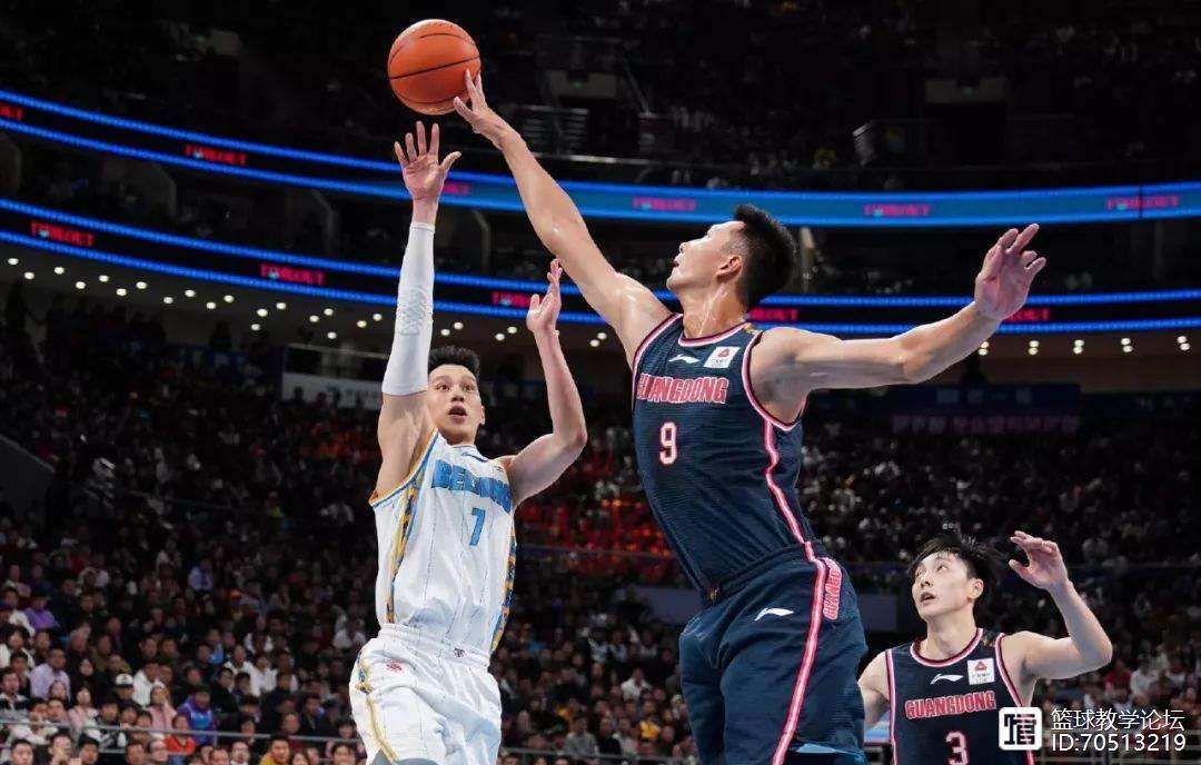 关于欧超杯赛程吃紧；尤文图斯清晨调整名单；球迷炸锅；医务组通报恢复的信息