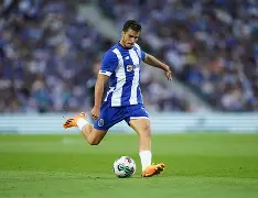 集结日罗马调整名单以备葡超，回应争议环节打磨，质疑声仍在，轮换策略成焦点(葡超新赛季前瞻)