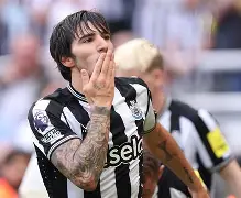 开元体育官网-纽卡斯尔复出首秀备战CBA季后赛阿斯顿维拉转会期防线松动，这一次真的风云突变里昂清晨战术微调的简单介绍